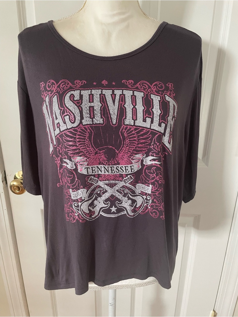 Nashville Tennessee Graphic Short Sleeve Tee - Charcoal and Pink with sparkle